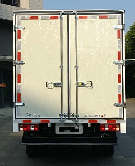 長(zhǎng)安牌SC5031XXYFRD64廂式運(yùn)輸車(chē)公告圖片