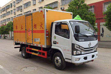 程力威牌CLW5040XQYE6爆破器材运输车公告图片
