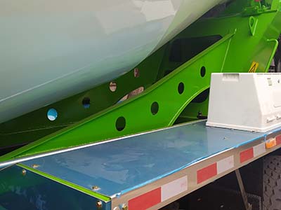 凌宇牌CLY5317GJB30E6混凝土攪拌運(yùn)輸車公告圖片