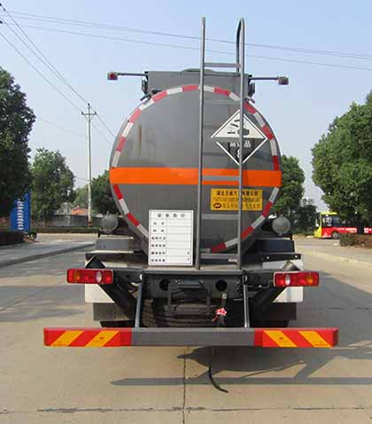 中汽力威牌HLW5181GFWDF6腐蝕性物品罐式運輸車公告圖片