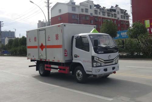華通牌HCQ5045XQYEQ6爆破器材運(yùn)輸車(chē)公告圖片