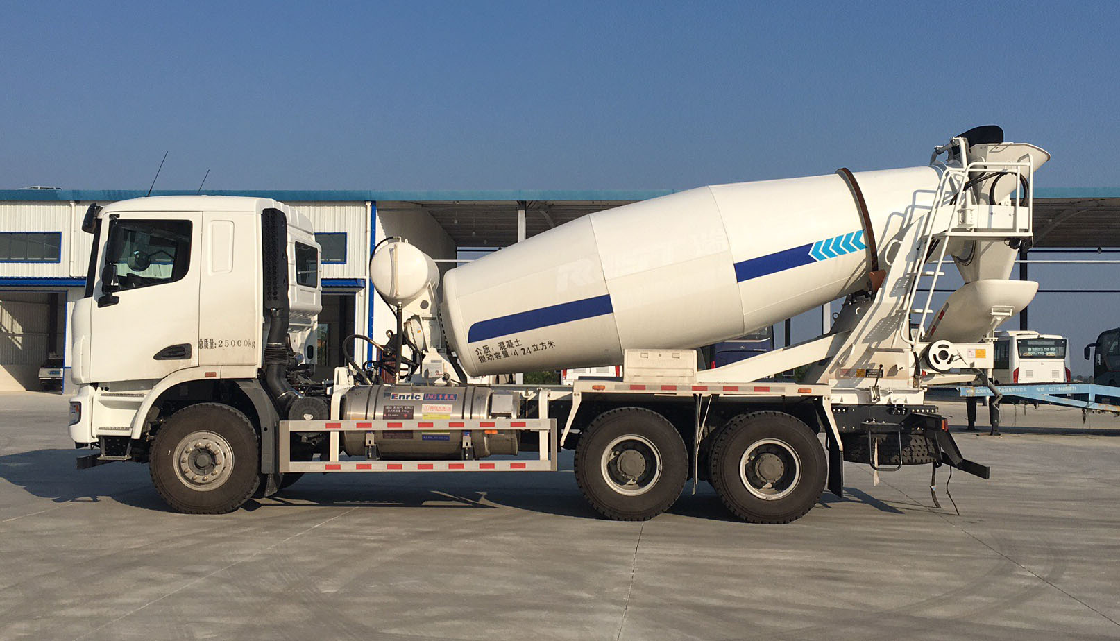 集瑞聯(lián)合牌QCC5253GJBN664混凝土攪拌運(yùn)輸車公告圖片