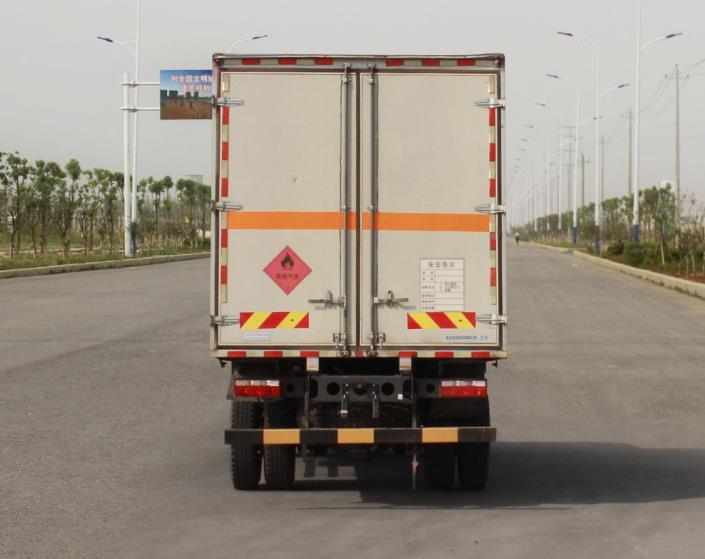 東風(fēng)牌EQ5165XRQL9CDEACWXP易燃?xì)怏w廂式運(yùn)輸車公告圖片