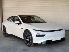 小鹏牌HMA7000EDBEV型纯电动轿车