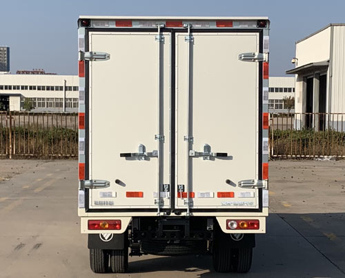 福田牌BJ5020XXY2AV7-53廂式運(yùn)輸車公告圖片