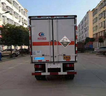 程力威牌CLW5040XFWJ6腐蚀性物品厢式运输车公告图片