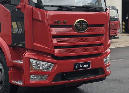 解放牌CA5180CCYP62K1L4A1E6倉柵式運(yùn)輸車公告圖片