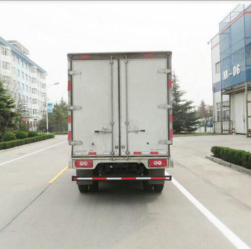 福田牌BJ5048XXY-FA厢式运输车公告图片