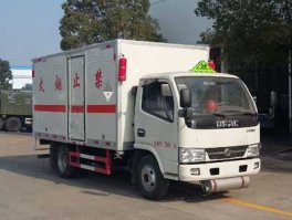 东风多利卡黄牌 CLW5074XZW5杂项危险物品厢式运输车