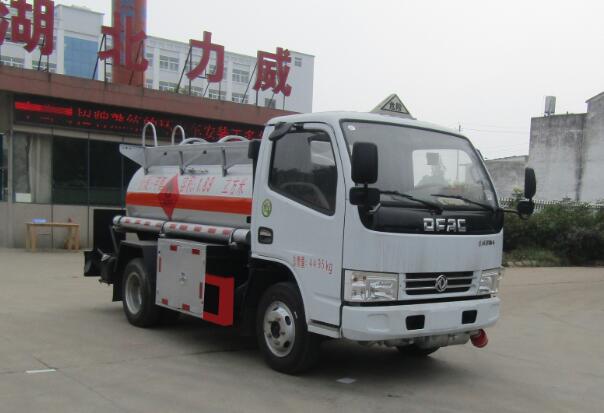 中汽力威牌HLW5040GRY5EQ易燃液體罐式運輸車公告圖片