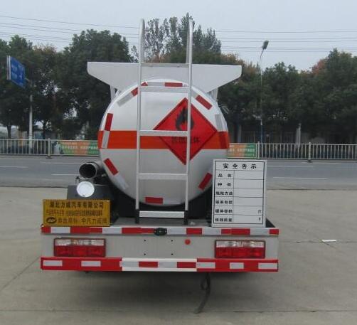 中汽力威牌HLW5040GRY5EQ易燃液體罐式運輸車公告圖片