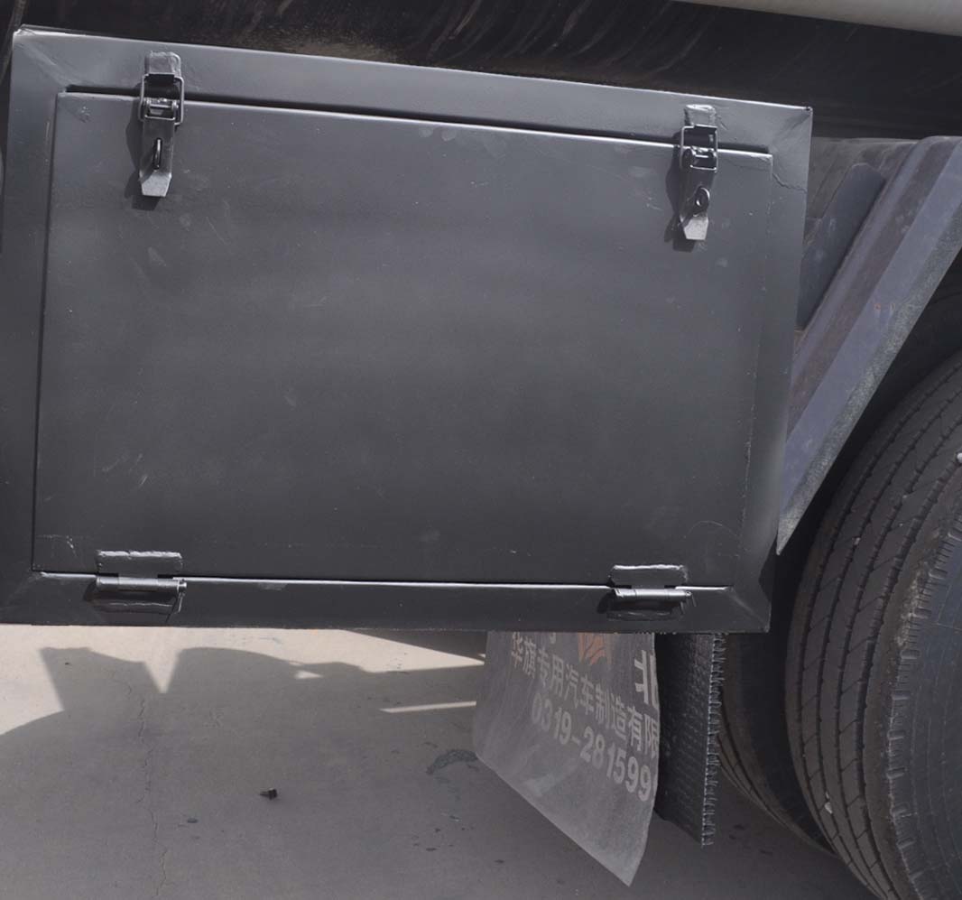 旗林牌QLG5124GYY運(yùn)油車公告圖片