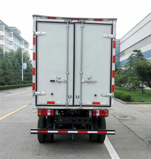 福田牌BJ5042XXY-A1廂式運輸車公告圖片