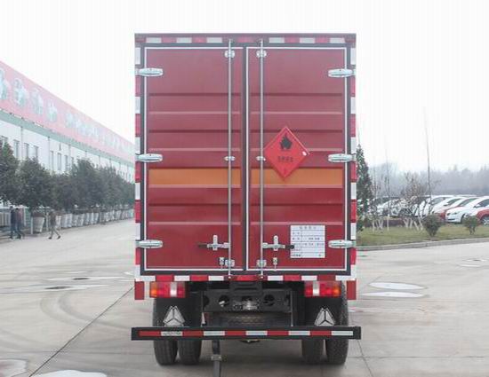 豪沃牌ZZ5107XRQG421CE1易燃?xì)怏w廂式運(yùn)輸車(chē)公告圖片