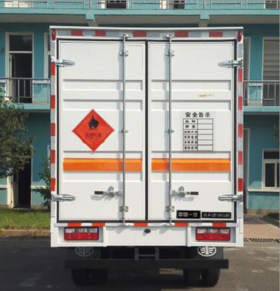 解放牌CA5045XRQP40K17L1E5A84易燃?xì)怏w廂式運(yùn)輸車(chē)公告圖片