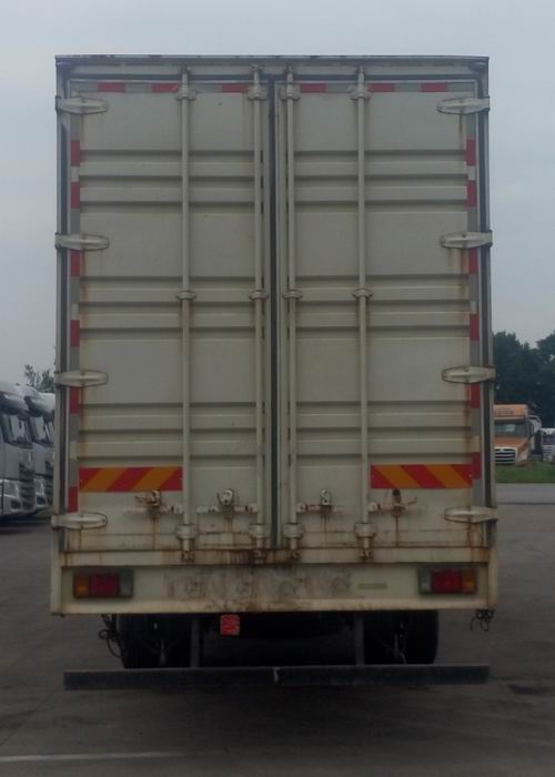 乘龍牌LZ5160XXYM5AB廂式運(yùn)輸車公告圖片