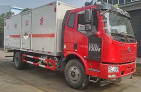 程力威牌CLW5180XZWC5杂项危险物品厢式运输车公告图片