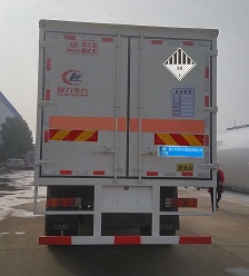 程力威牌CLW5180XZWC5杂项危险物品厢式运输车公告图片
