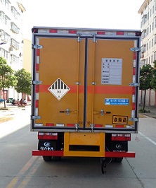 程力威牌CLW5045XZWC5杂项危险物品厢式运输车公告图片