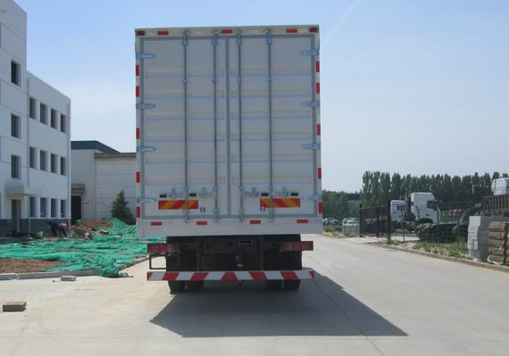 汕德卡牌ZZ5256XXYN56CGF1L廂式運(yùn)輸車公告圖片