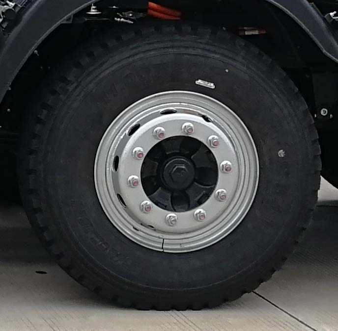 華林牌HLT5321ZXXEV純電動車廂可卸式垃圾車公告圖片