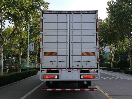 福田牌BJ5185XXY-FF廂式運(yùn)輸車公告圖片