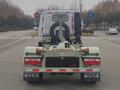 凌宇牌CLY5070ZXXE6車(chē)廂可卸式垃圾車(chē)公告圖片