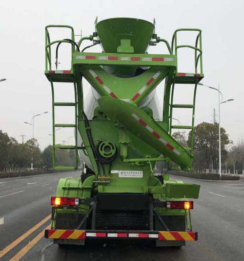 久龍牌ALA5318GJBZ5混凝土攪拌運(yùn)輸車公告圖片