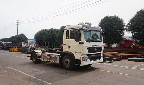 运力牌LG5180ZXXZBEV纯电动车厢可卸式垃圾车公告图片