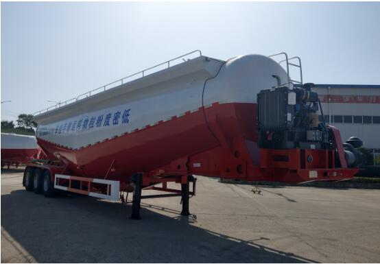 东润牌13米29.7吨3轴低密度粉粒物料运输半挂车(WSH9401GFL)