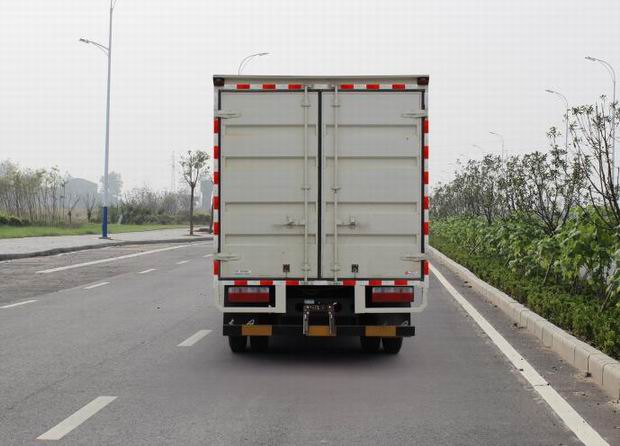 東風(fēng)牌EQ5090XXY8BDCAC廂式運(yùn)輸車(chē)公告圖片