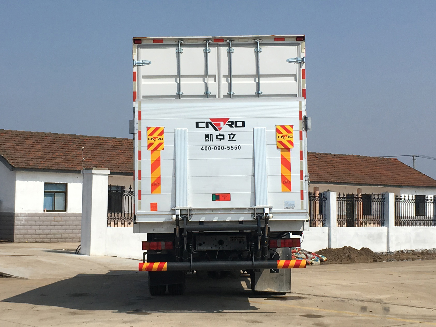 汕德卡牌ZZ5256XXYN56CGE1廂式運輸車公告圖片