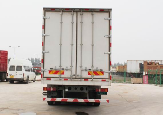 汕德卡牌ZZ5256XXYN56CGE1廂式運輸車公告圖片