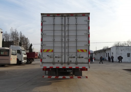 豪沃牌ZZ5207XXYN60HGE1廂式運輸車公告圖片