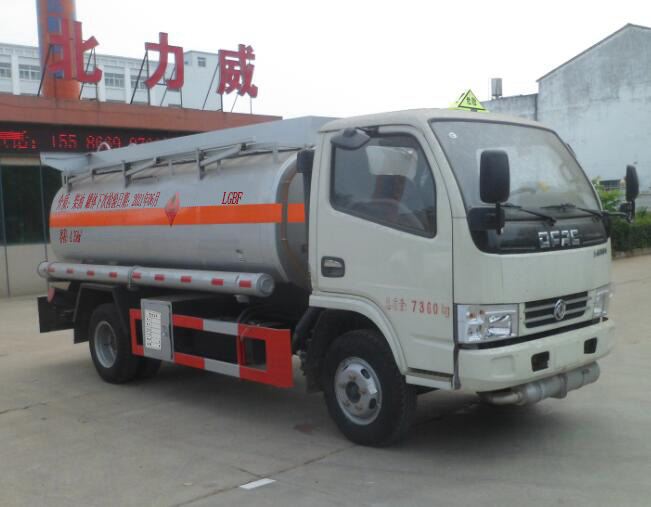 中汽力威牌HLW5071GJY5EQ加油车公告图片