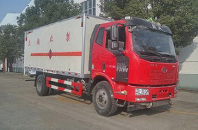 程力威牌CLW5180XRYC5易燃液體廂式運輸車公告圖片