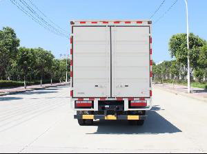 东风牌EQ5100XXY8BD2AC厢式运输车公告图片