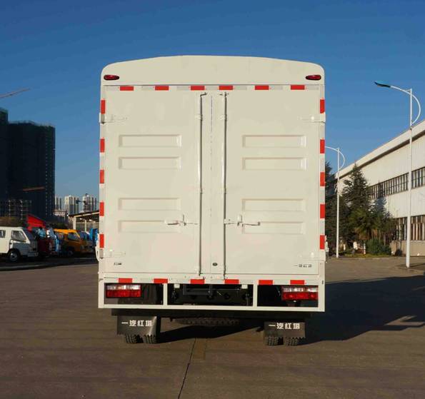 解放牌CA5080CCYK6L3E5倉柵式運(yùn)輸車公告圖片