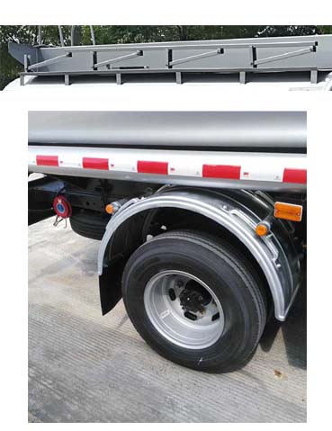 楚飛牌CLQ5071GRY5易燃液體罐式運(yùn)輸車公告圖片