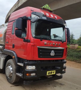 永強(qiáng)牌YQ5323GYYCTZ鋁合金運(yùn)油車公告圖片