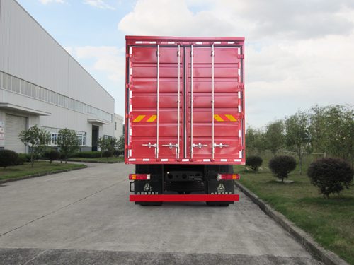 豪曼牌ZZ5318XYKKM0EK0翼開啟廂式車公告圖片