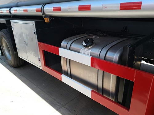 楚飛牌CLQ5250GYY5LZA鋁合金運油車公告圖片