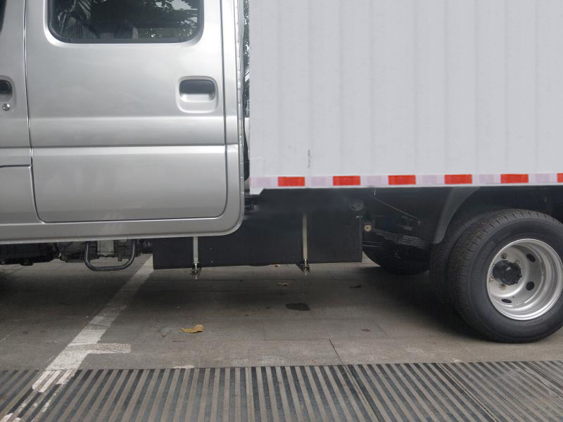 東風(fēng)牌EQ5031XXYD60Q6AC廂式運(yùn)輸車公告圖片