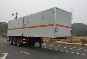 程力威牌12.6米31.8吨3轴杂项危险物品厢式运输半挂车(CLW9409XZW)