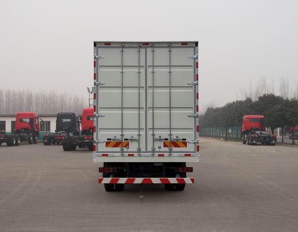 豪瀚牌ZZ5185XXYN5113F1L廂式運(yùn)輸車公告圖片