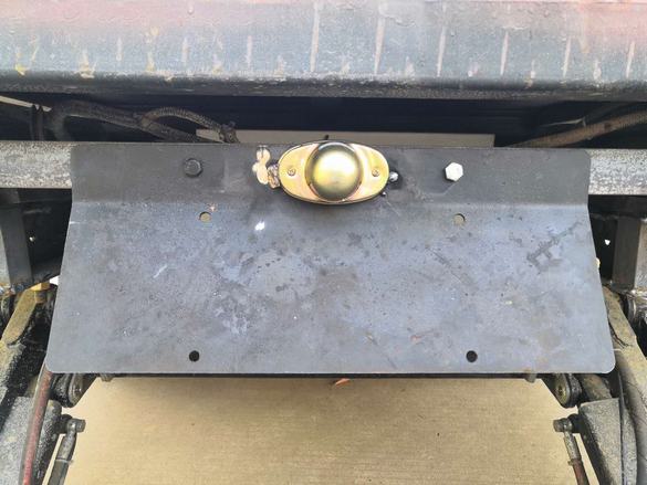 金銀湖牌WFA5030CTYSE6桶裝垃圾運(yùn)輸車公告圖片