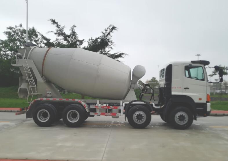 日野牌YC5310GJBFY8JT5混凝土攪拌運(yùn)輸車公告圖片