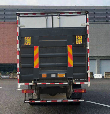 福田牌BJ5188XXY-F2厢式运输车公告图片