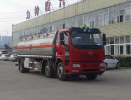易燃液体罐式运输车