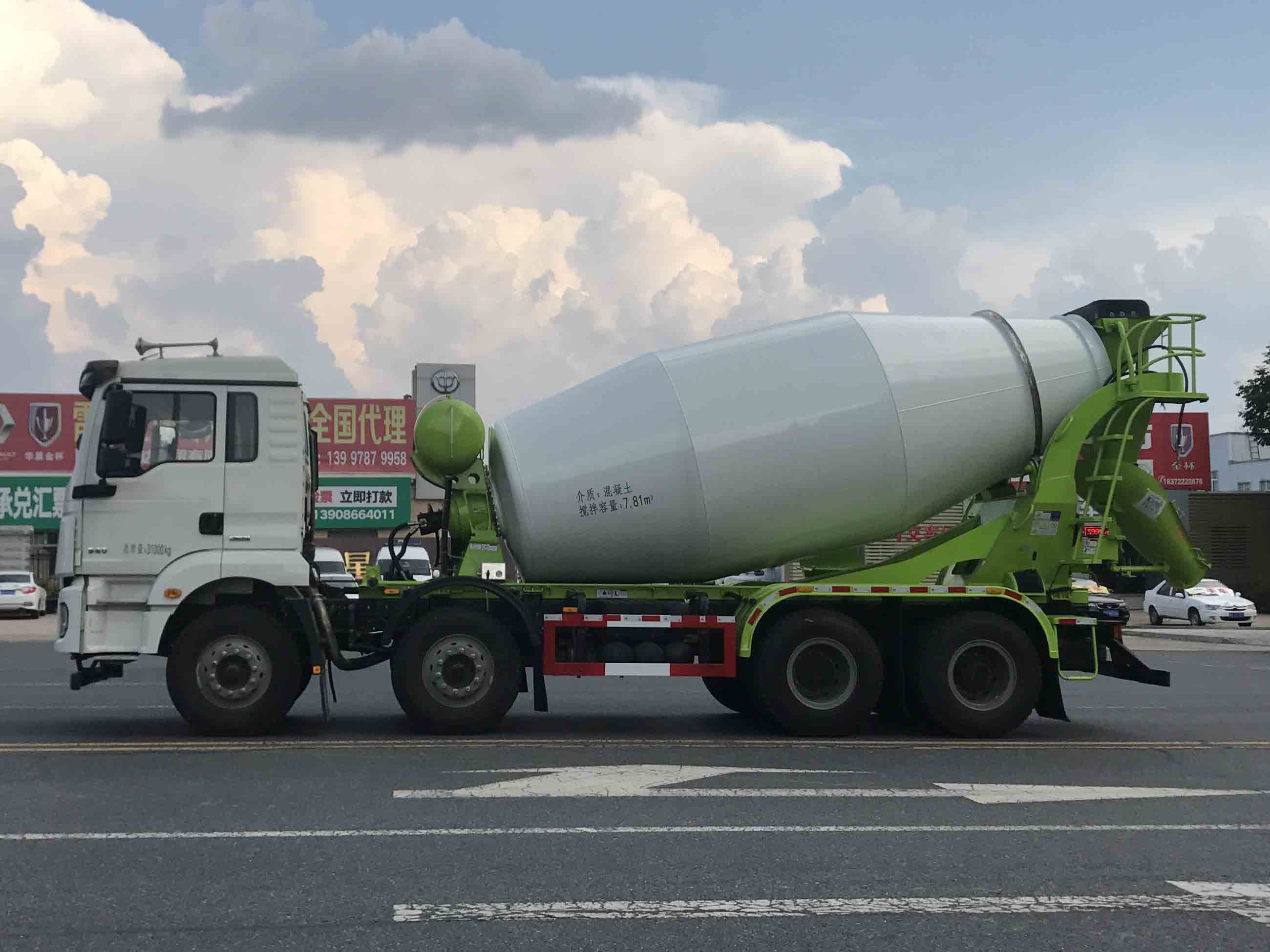 陜汽牌SX5310GJBMB3063混凝土攪拌運(yùn)輸車公告圖片